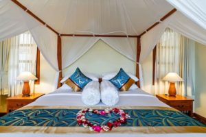 rockyourbnb Villa Hasara airbnb Bali Masterbedroom und Chalet