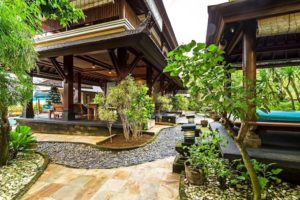 rockyourbnb Villa Hasara tropischer Garten